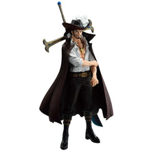 Load image into Gallery viewer, One Piece Bandai Masterlise Ichibansho Figure Dracule Mihawk (Beyond the Trials)
