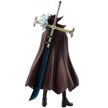 Load image into Gallery viewer, One Piece Bandai Masterlise Ichibansho Figure Dracule Mihawk (Beyond the Trials)
